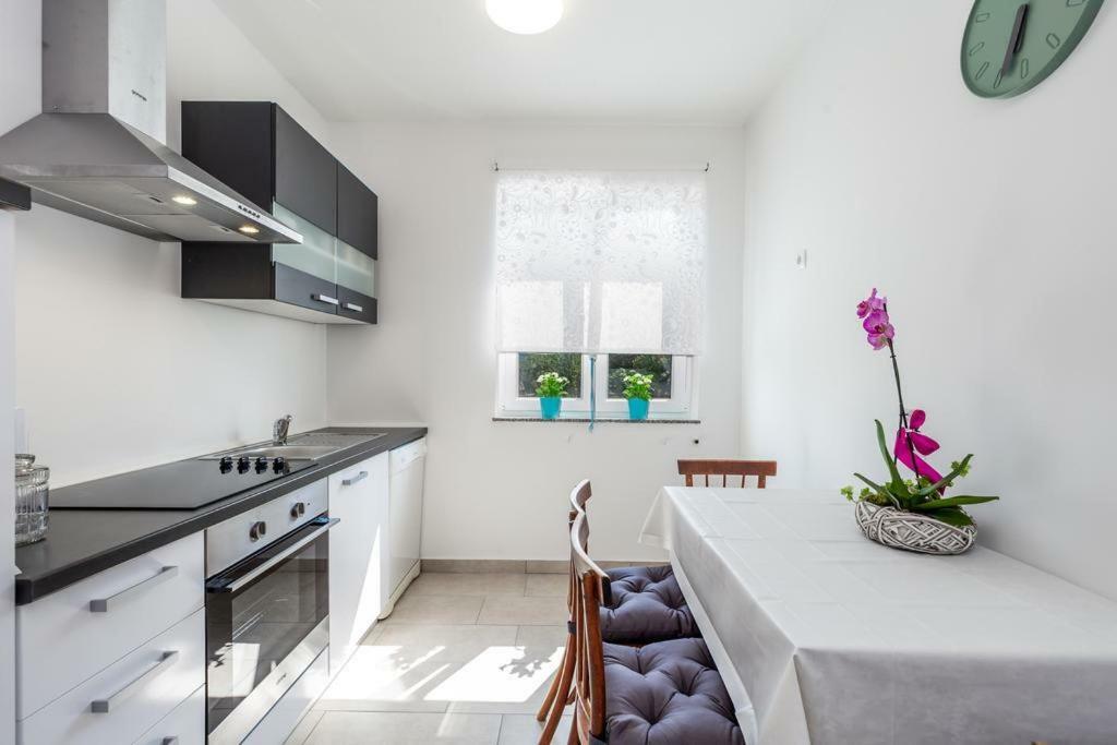 Apartment Roza, Sea View, Free Parking Ičići Zewnętrze zdjęcie
